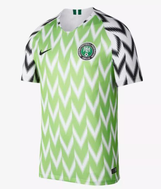 Và chiếc áo của đội tuyển Nigeria được bán hết veo sau vài phút với giá 64,95 bảng Anh. Ảnh: Thesun.