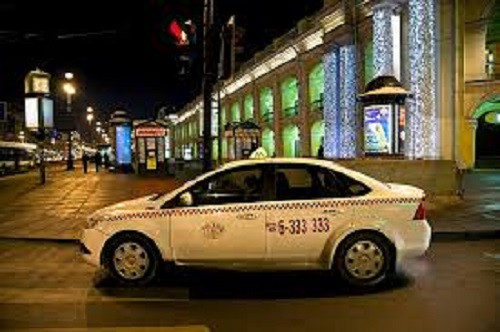 Ở thành phố St. Petersburg, nhiều cổ động viên phải trả cước taxi đến 2.096 rúp Nga (khoảng 780.000 đồng) cho chuyến đi dài 8 phút, trong khi giá thông thường chỉ khoảng 100 rúp (tương đương 37.000 đồng). Ảnh: Saint-Petersburg.