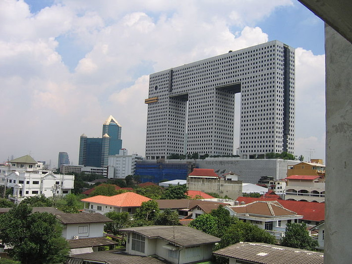Xây dựng vào năm 1997, tòa nhà hình dáng chú voi ở Thái Lan từng được xếp hạng trong “Tốp 20 tòa nhà chọc trời mang tính biểu tưởng đẹp nhất”, do CNN bình chọn năm 2011.