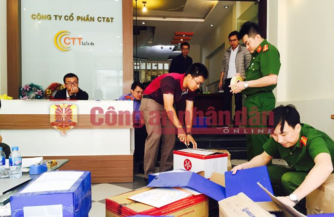 Cơ quan ANĐT khám xét trụ sở công ty các đối tượng trong đường dây đánh bạc.