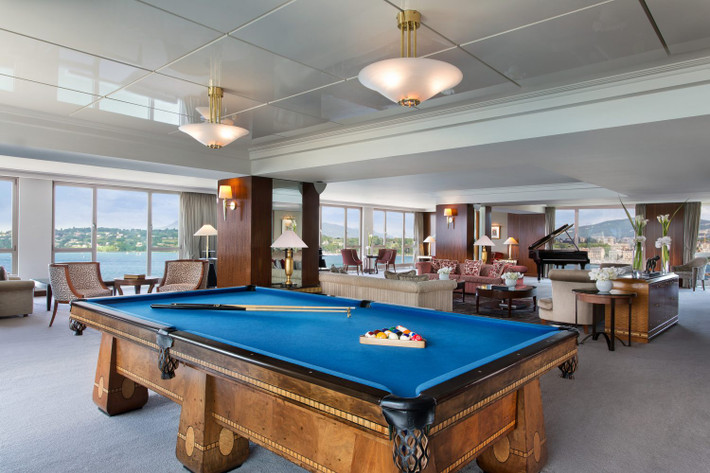 Ngoài ra còn có một phòng tập thể dục, một phòng chơi billiard, một phòng chăm sóc sắc đẹp.