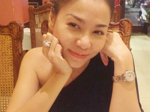 Bộ sưu tập đồ hiệu đắt tiền của Thu Minh có tới ba chiếc đồng hồ Rolex, trị giá từ 700 triệu đồng đến 1,3 tỷ đồng.