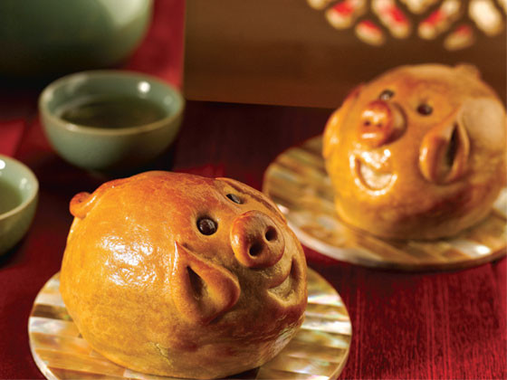 Bánh trung thu hình mặt heo siêu đáng yêu.