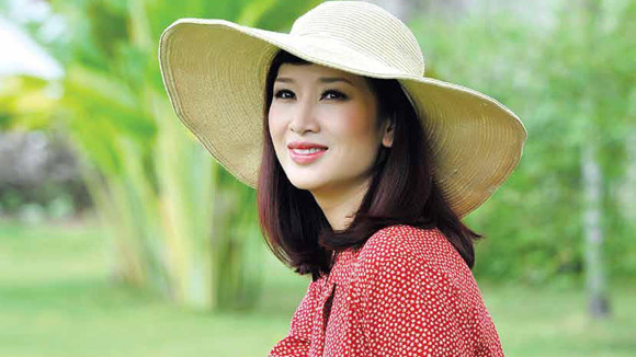 Hoa khôi thể thao 1995, Á hậu Quý bà Thu Hương được không ít người đánh giá là một trong những người giàu có nhất nhì showbiz Việt. Cô sở hữu khối tài sản "khủng", nhà sang, xe đẹp và thành công trong lĩnh vực kinh doanh, quản lý công ty giải trí.