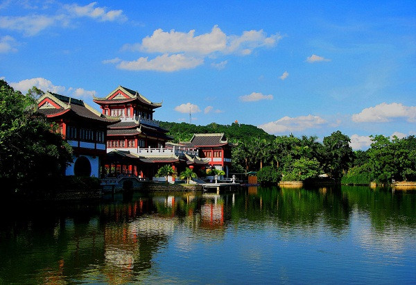 Hành khách đi Nam Ninh - Quế Lâm (Trung Quốc) trong 4 ngày 3 đêm khởi hành từ Hà Nội giảm khoảng 8%, từ 5,8 triệu xuống còn 5,2 triệu đồng/người.