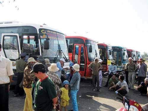 Ngoài hàng hiệu khuyến mại, các phương tiện di chuyển cũng có chương trình giảm giá. Đối với đường sắt, giá vé tàu khách Thống nhất và tàu khu đoạn tuyến Bắc - Nam cho giai đoạn sau hè giảm từ 3-12%.