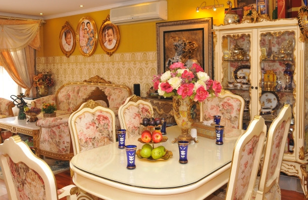 Chọn cho mình phong cách cổ điển châu Âu, tổ ấm của người mẫu - MC Thúy Hạnh và nhạc sĩ Anh Khang do chính tay cặp vợ chồng này bài trí, lựa đồ nội thất.