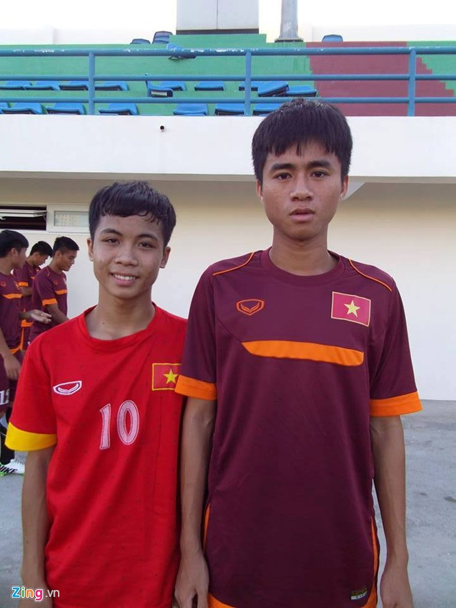 Fan "nhí" Bùi Thanh Bình, sinh ngày 2/1/2000, đang học lớp 10 tại trường THPT Việt Nam - Ba Lan được các cầu thủ U19 Việt Nam gọi là bản sao của cầu thủ Công Phượng. HLV trưởng Hoàng Anh Tuấn cũng phải thốt lên lúc cuối buổi tập: "Con có phải em trai Công Phượng không mà giống quá vậy".