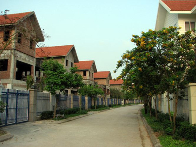 Mới đây, Văn phòng Chính phủ đã có văn bản truyền tải ý kiến chỉ đạo của Phó Thủ tướng Thường trực Trương Hòa Bình về việc xử lý kết luận thanh tra dự án khu chung cư, biệt thự, nhà vườn du lịch Quang Minh (thị trấn Quang Minh, huyện Mê Linh). Ảnh: Tiền phong.