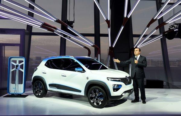 Năm 1999, khi đang làm việc cho Renault SA, ông được cử tới Nhật Bản để cải thiện tình hình kinh doanh của thương hiệu Nissan Motors, công ty mà Renault mua lại cổ phần vào tháng 5/1999. Năm 2001, ông được bổ nhiệm làm CEO của Nissan Motors. Ảnh: The New York Times.