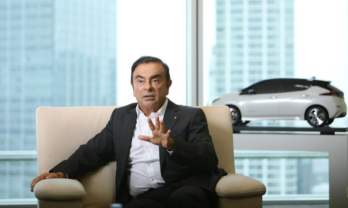 Ghosn trở thành người đầu tiên trên thế giới điều hành đồng thời hai công ty có tên trên bảng xếp hạng Fortune Global 500 khi đảm nhận vai trò CEO tại Renault và Nissan năm 2005. Ảnh: Automotive News.