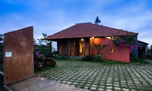 Ngôi nhà xinh xắn tọa lạc tại Bảo Lộc (Lâm Đồng) mang tên Giao House được 3 Atelier thiết kế dành cho một cặp vợ chồng giáo viên.