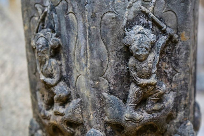 Thời điểm xây dựng Nhà Vương không có công cụ trợ giúp nên dinh thự được làm hoàn toàn thủ công. Các chi tiết bằng đá được chạm khắc cầu kỳ. Ảnh: Tiền phong.