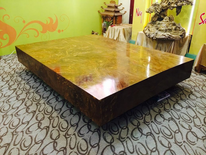 Sập gỗ ngọc nghiến của anh Trần Bá Trình (Hà Nội) được định giá 1,5 tỷ đồng. Ảnh: Vietnamnet.