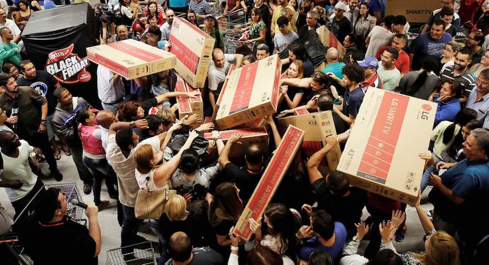 Vài năm gần đây, ngày Black Friday đã trở thành một hiện tượng "nóng" trên toàn thế giới. Không chỉ ở Mỹ, Black Friday lan ra nhiều quốc gia trên thế giới, trong đó có Việt Nam. Ảnh: DM.
