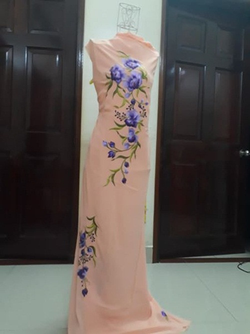 Trên thị trường, các loại vải voan, lụa tơ tằm được chuộng nhiều hơn cả bởi chất liệu thoáng mát và giá cả phải chăng. Ảnh: FB Hồng Lam.