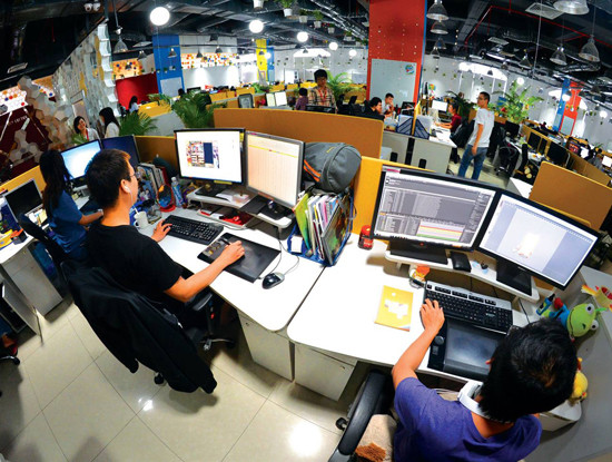 2 ngành nghề thuộc lĩnh vực CNTT-TT có tên trong Top 10 ngành nghề có nhu cầu tuyển dụng cao 2019 là IT - Phần mềm và Internet/Online Media. Ảnh: HanelSoft.