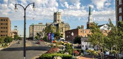 Với mục tiêu tăng tỷ lệ trình có trình đại học, chính quyền thành phố Hamilton, bang Ohio có chương trình ưu đãi tiền mặt tới 5.000 USD cho người có trình độ đại học chuyển tới đây sống.