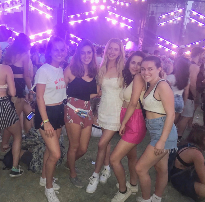 Năm nay, Eve Jobs tham gia lễ hội âm nhạc Lollapalooza dài 4 ngày tại Mỹ với giá vé hơn 400 USD.