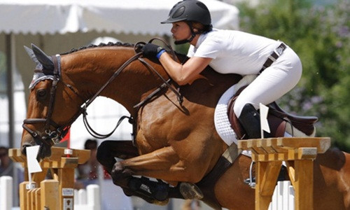 Georgina Bloomberg - con gái của tỷ phú Michael Bloomberg cũng có niềm đam mê với môn cưỡi ngựa. Hiện, cô sở hữu tổng cộng 13 con ngựa