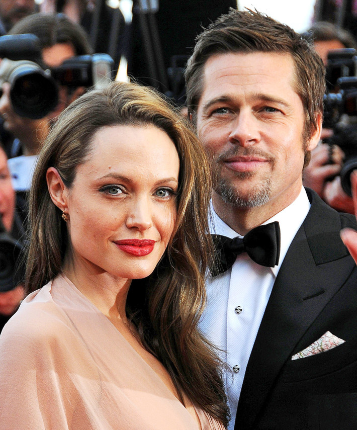 Sau hai năm đệ đơn ly hôn và giải quyết quyền nuôi con, mới đây Brad Pitt - Angelina Joilie bắt đầu tiến trình phân định tài sản. Ảnh: Us Weekly.