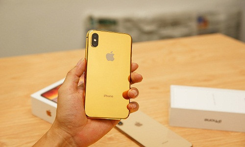 Mới đây, đơn vị chuyên chế tác quà vàng Golden Gift ra mắt phiên bản iPhone Xs mạ vàng đắt gấp nhiều lần so với phiên bản giá gốc.