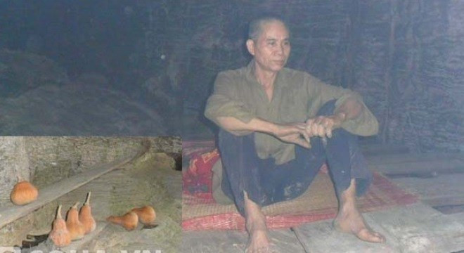 Hơn 20 năm, ông Chu Văn Chìu (SN 1953, xã Kiên Đài, huyện Chiêm Hóa, Tuyên Quang) rời bỏ thôn xóm vào rừng sống kiếp nguyên thủy. "Người rừng” ấy trước đây có vợ, nhưng vì bất hòa trong cuộc sống hàng ngày, ông đã đau khổ và tuyệt vọng trốn biệt vào khu rừng Đán Lạ (thôn Khun Mạ, xã Kiên Đài) và không trở về.