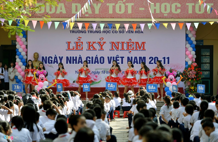 Sáng nay, nhiều trường Tiểu học, THCS và THPT cùng tổ chức lễ kỷ niệm Ngày Nhà giáo Việt Nam 20/11.