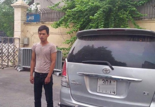 Tên trộm "bá đạo" Bùi Mạnh Tấn (25 tuổi, ở huyện Yên Sơn, tỉnh Tuyên Quang) khiến nhiều người "ngã ngửa" khi biết rằng Tấn chưa từng học lái xe nhưng đã tra cách thức vào số, lên côn... trên mạng để điều khiển chiếc xe Innona cuỗm ở Tuyên Quang về Hà Nội tìm cách tiêu thụ. Nguồn ảnh: Phunutoday.
