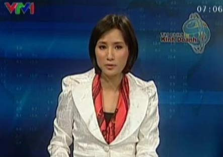 Tháng 4/2011, trong bản tin Tài chính - Kinh doanh phát sóng trực tiếp do BTV Lê Bình dẫn có phần phỏng vấn từ Mỹ giữa phóng viên thường trú tại đây với T.S Lê Hồng Lam, tham tán kinh tế Đại sứ quán Việt Nam tại Hoa Kỳ. BTV Lê Bình đã buột miệng nói: "Cái bọn điên này...". Câu nói lỡ miệng của nữ BTV đã bị dư luận chỉ trích, sau đó, cô đã lên tiếng nhận trách nhiệm và gửi lời xin lỗi khán giả.