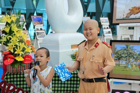 Nụ cười, nghị lực sống của "chú lính chì dũng cảm" cũng như tấm lòng của nhiều người dành cho Dũng sẽ còn lay động và lan tỏa. Nguồn ảnh: Vntinnhanh.
