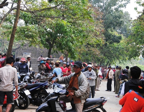 Trước khi chọn cái chết bằng cách nhảy lầu, một phụ nữ ở Huế từng có ý định mua thuốc về uống tự tử. Nguyên nhân cái chết ban đầu được cho là vì sức ép đòi nợ của các con hụi. Nguồn ảnh: Phunuonline.