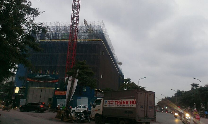 Tính tới thời điểm hiện tại, dự án hiện đang xây tầng 6. Dự án khởi công từ tháng 2/2015 và dự kiến bàn giao nhà vào tháng 3/2017. Ảnh: Minh Hiếu.