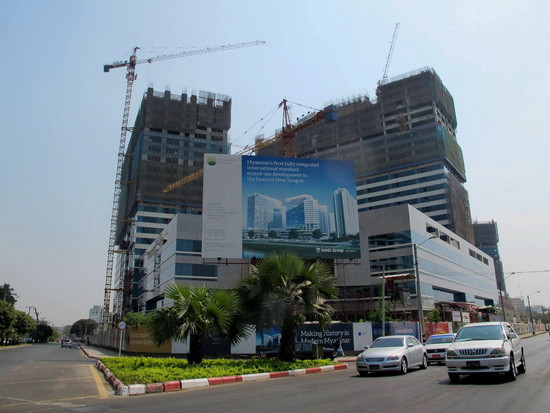 Ngày 23/6, Tập đoàn Hoàng Anh Gia Lai (HAGL) chính thức bàn giao mặt bằng và đưa vào sử dụng giai đoạn 1 khu phức hợp Hoàng Anh Gia Lai Myanmar center (tại Myanmar). Trong đó, tháp văn phòng cho thuê có kết quả tốt khi nhiều đơn vị, công ty đàm phán hợp đồng thuê mặt bằng.