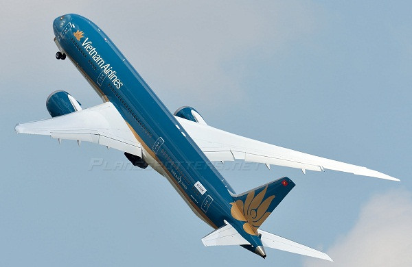 Trong ngày khai mạc triển lãm Paris Air Show 2015 tại sân bay Le Bourget (Paris, Pháp), chiếc máy bay Boeing 787-9 của Vietnam Airlines do Boeing sản xuất đã thực hiện thành công chuyến bay trình diễn đẹp mắt.