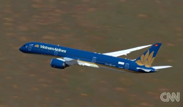 Boeing 787-9 dài 63 m, sải cánh 60,1 m và cao 17 m, có khả năng chở tối đa 420 hành khách nếu toàn bộ phi cơ được lắp ghế tiêu chuẩn.