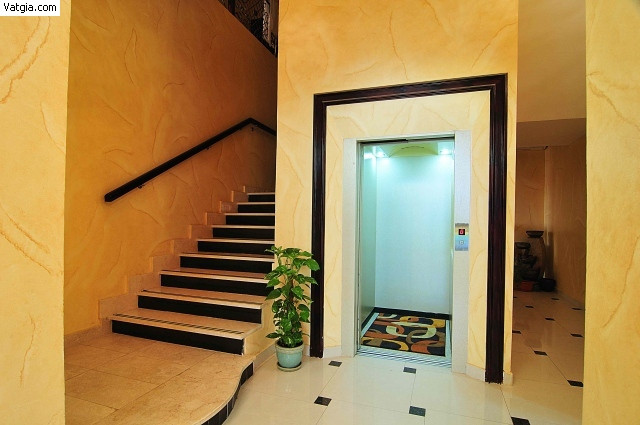 Thiết kế đặc biệt của thang máy với những linh kiện, bo mạch… làm nên khả năng vận hành cũng như giá thành đắt đỏ hàng trăm triệu đến cả tỷ đồng của thiết bị. Nếu các bộ phận này gặp trục trặc, mua và lắp đặt thang máy kém chất lượng, không đúng kỹ thuật sẽ xảy ra tai nạn.