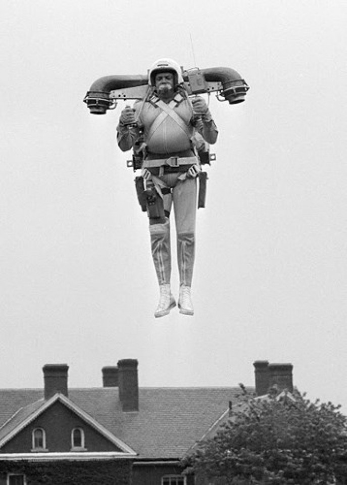 Robert Courter đã bay lên không trung khi thử một động cơ phản lực jetpack ở Ft. Myer, Virginia ngày 10/6/1969.