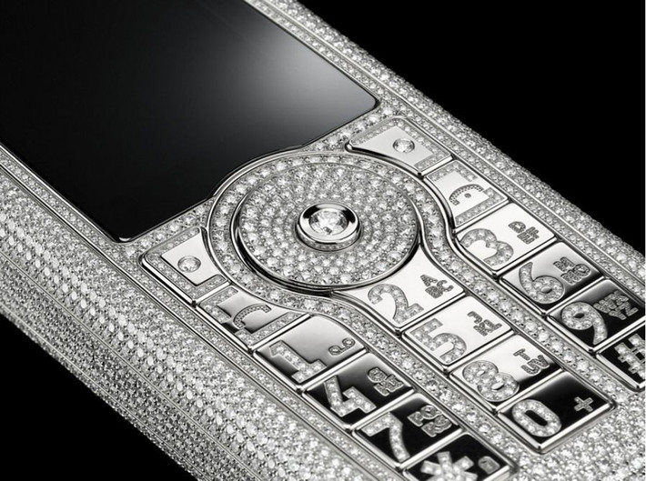 Diamond Crypto được cài đặt phần mềm bảo vệ an toàn thông tin đối với vụ bắt cóc, tống tiền, công nghệ, tài chính và những kẻ tống tiền với các quan chức nhà nước. Ngắm iPhone 5S đúc ngựa vàng nguyên khối | VTC