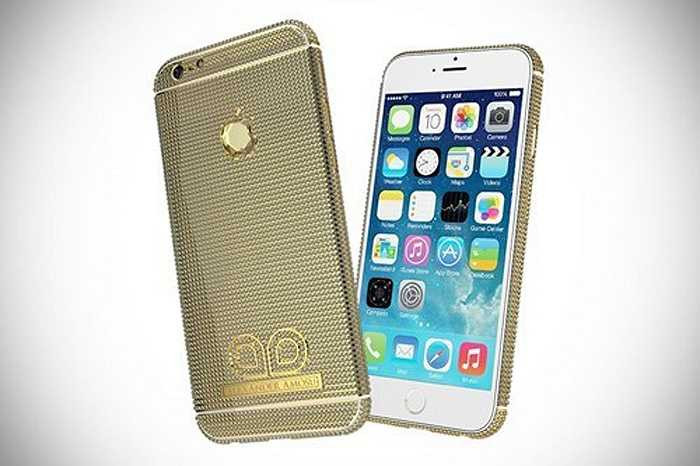 Siêu điện thoại giá chục tỷ đồng này được nạm vàng và đính 6.127 viên kim cương nhỏ trên vỏ máy. Riêng logo Apple được gắn một viên kim cương lớn đã gia công vô cùng tỉ mỉ.