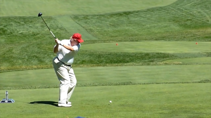 Dĩ nhiên, để trở thành ''tay golf giỏi nhất giới siêu giàu'' như hiện tại, tổng thổng Mỹ đương nhiệm đã phải trải qua một quá trình luyện tập kiên trì và chăm chỉ.