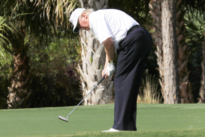 Các cú putt cũng là kỹ thuật đóng vai trò quan trọng không kém trên sân golf và Donald Trump nổi tiếng luôn thực hiện những cũ putt bằng sự bình tĩnh và quyết đoán tuyệt đối.
