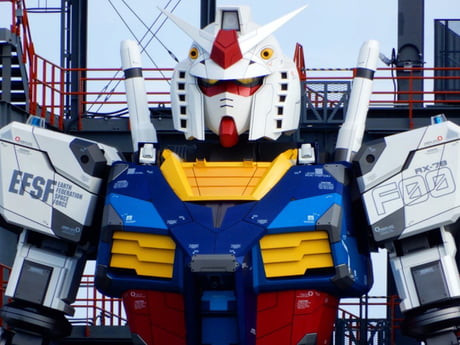 Nhóm kỹ sư tạo nên RX-78 Gundam bằng các chế tạo từng bộ phận rồi lắp ghép lại với nhau. Các khớp nối được thiết kế một cách cực kỳ chi tiết.