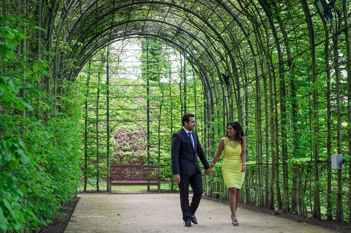 Tuy biển cảnh báo đặt khắp nơi và có nhân viên hướng dẫn đi kèm, điều này không ngăn được sự tò mò của một số người.