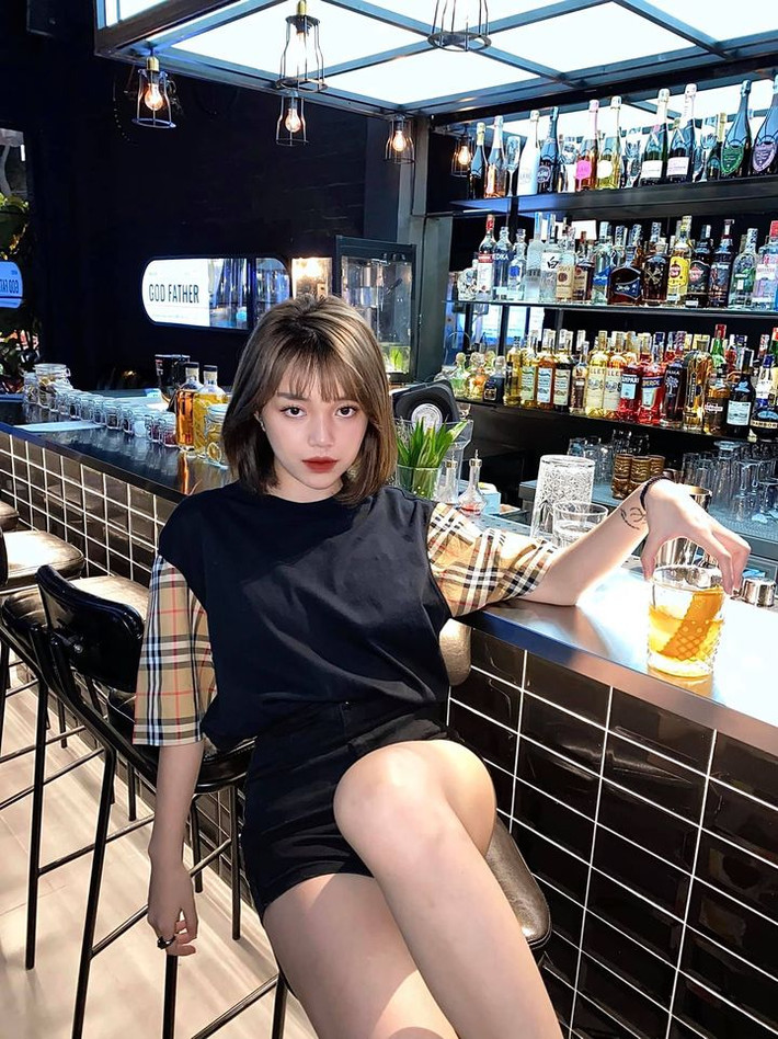 Sở hữu nhan sắc thuộc hàng nhất nhì trong hội nữ streamer Việt Nam hiện nay, Linh Ngọc Đàm còn nổi tiếng chịu khó thay đổi diện mạo liên tục để làm mới hình ảnh của mình trong mắt người hâm mộ.