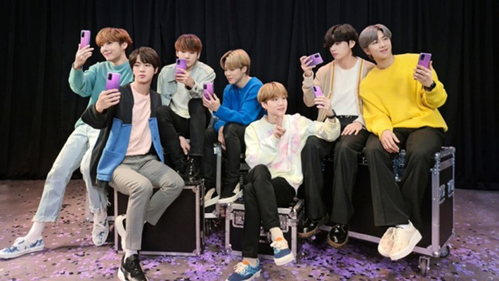 Cùng với đó, trong sự kiện Galaxy Unpacked vừa rồi, BTS cũng là nhóm nhạc đồng hành và là gương mặt đại diện cho các sản phẩm mới của Samsung.