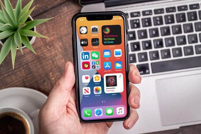 Mở Cài đặt (Settings) > Cài đặt chung (General) > Cập nhật phần mềm (Software Update) và kiểm tra thông báo cập nhật. Thực hiện theo chỉ dẫn của hệ thống để cập nhật lên iOS 14 chính thức. iOS mới ra mắt chính thức vào ngày 17/9 dù chưa có iPhone mới | VTC Now