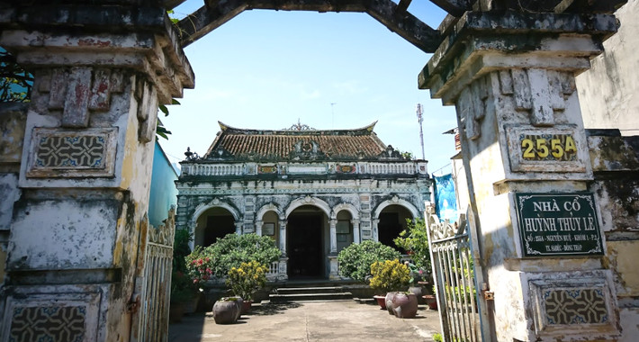 Tọa lạc tại số 255A, đường Nguyễn Huệ, phường 2, thành phố Sa Đéc (Đồng Tháp), nhà cổ Huỳnh Thủy Lê là công trình kiến trúc độc đáo bậc nhất vùng Nam Bộ. Ảnh: Thamhiemmekong