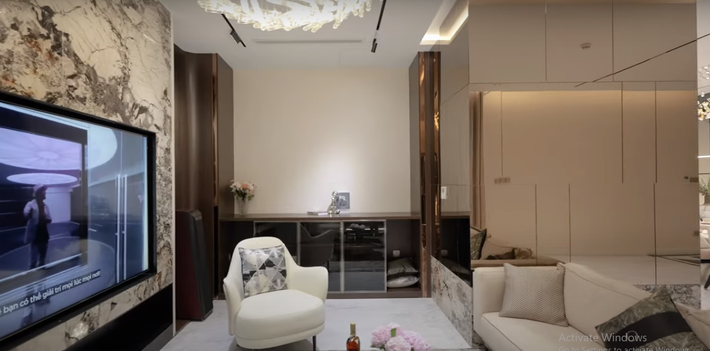 Một điểm đặc biệt của căn penthouse rộng thênh thang này là không dùng để ở. Căn nhà được gia chủ sửa sang nhằm mục đích tiếp đón bạn bè.