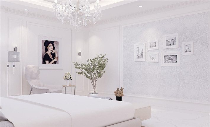 Phòng ngủ sinh động hơn với cây xanh và một vài bức hình cá nhân khổ lớn.